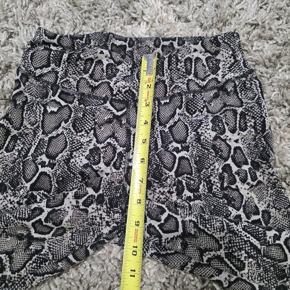 AQ-SPORT 2 Piece Animal Print Athletic Set Size Medium - Picture 7 of 7